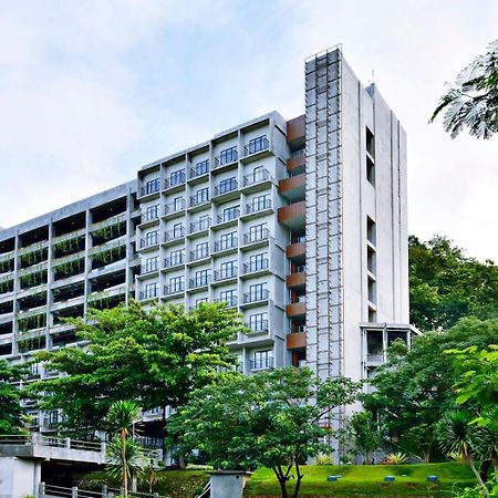 Oak Tree Emerald Hotel & Coventions Semarang Buitenkant foto
