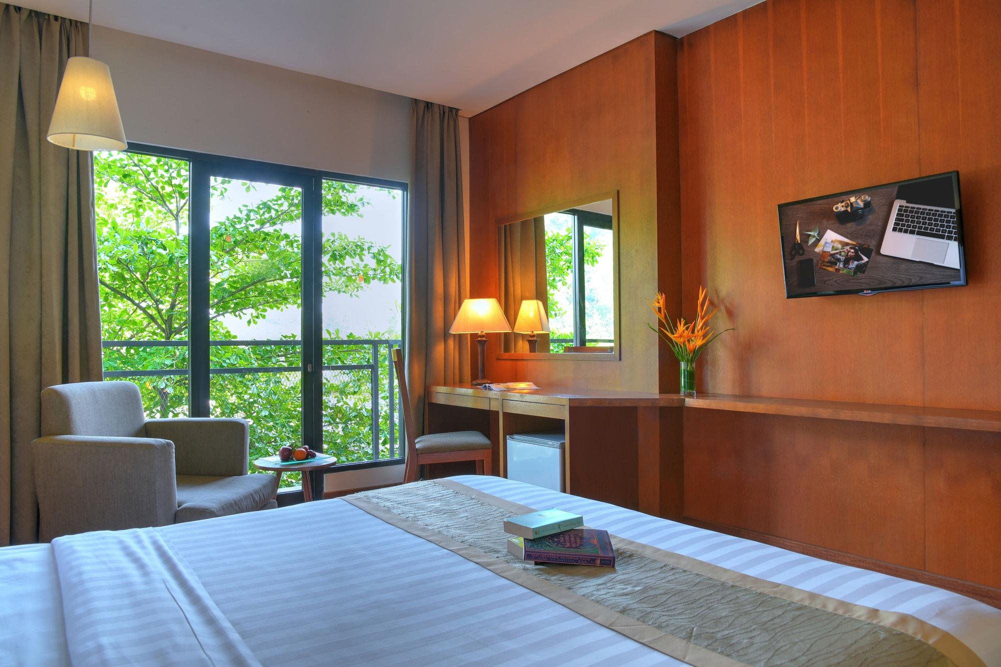 Oak Tree Emerald Hotel & Coventions Semarang Buitenkant foto