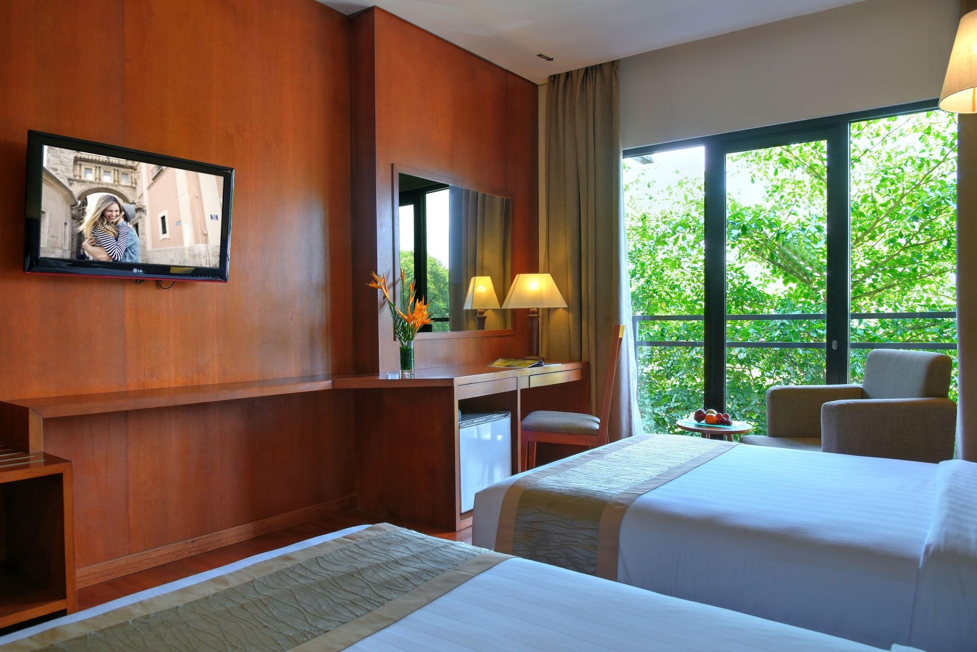 Oak Tree Emerald Hotel & Coventions Semarang Buitenkant foto