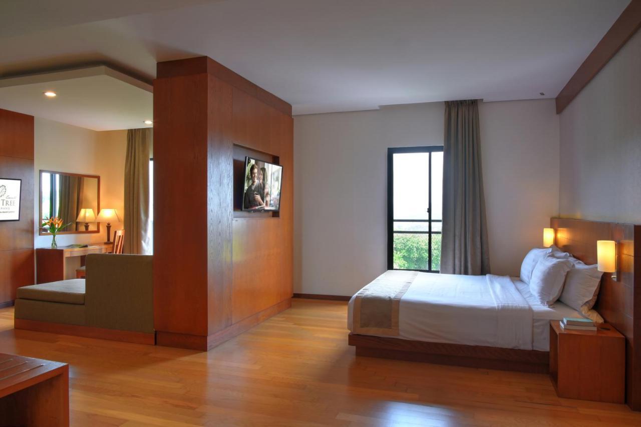 Oak Tree Emerald Hotel & Coventions Semarang Buitenkant foto