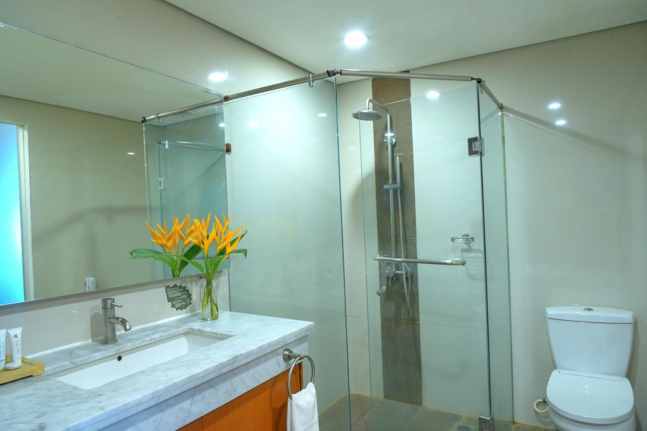 Oak Tree Emerald Hotel & Coventions Semarang Buitenkant foto