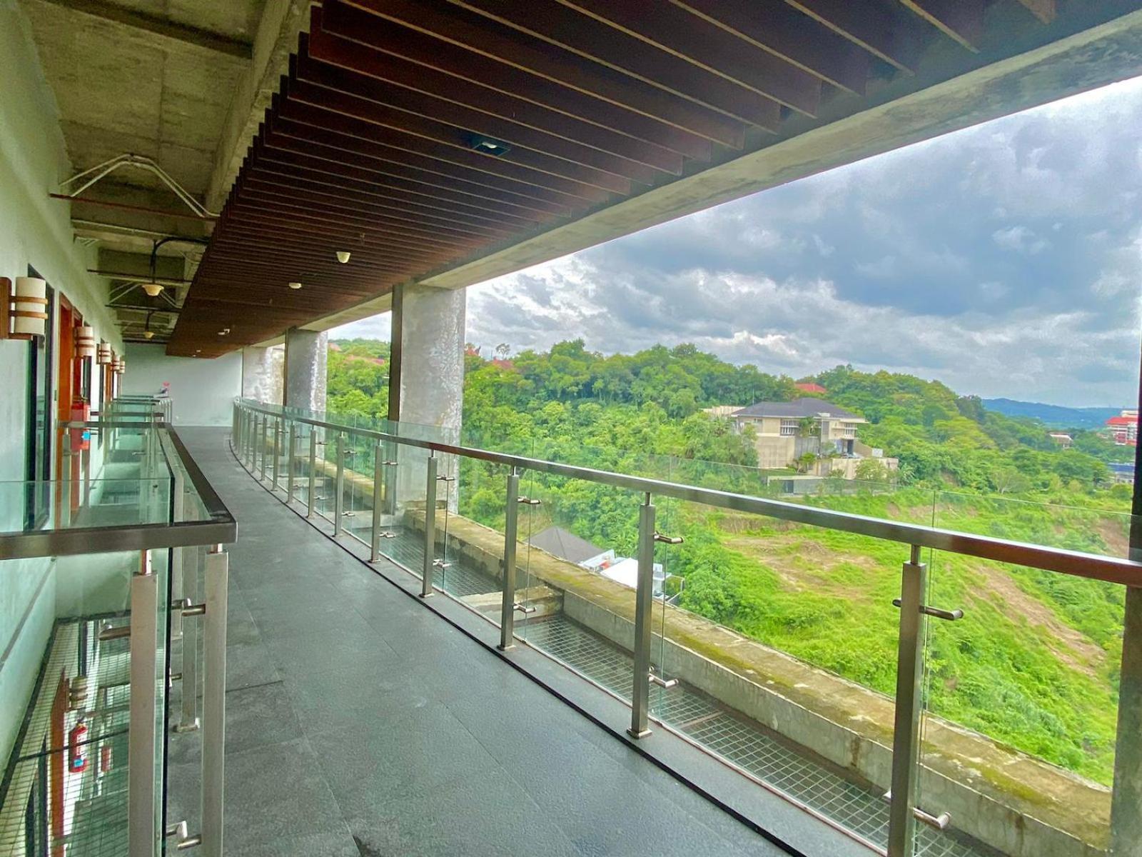 Oak Tree Emerald Hotel & Coventions Semarang Buitenkant foto