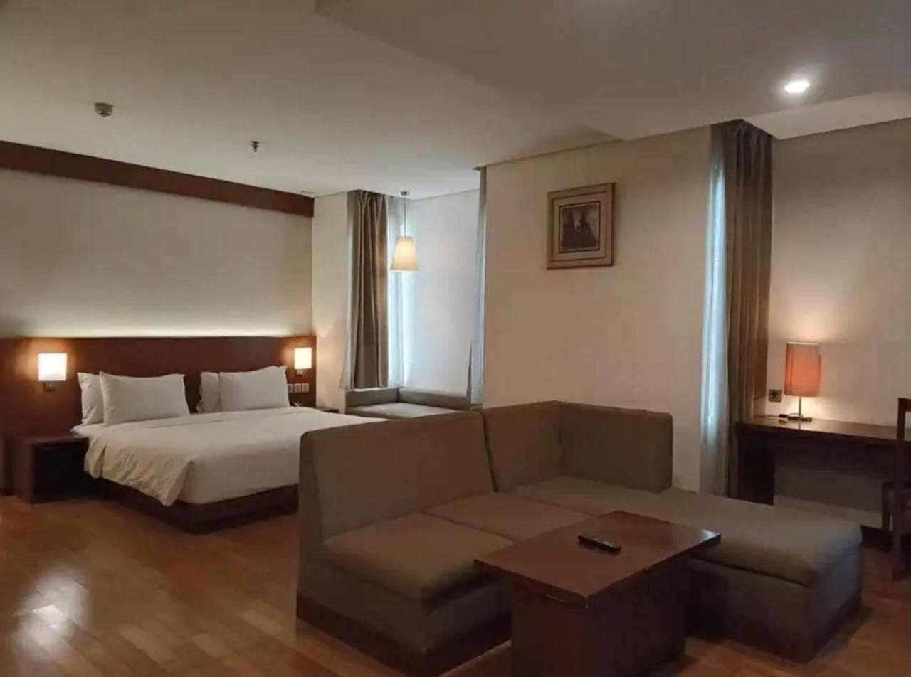 Oak Tree Emerald Hotel & Coventions Semarang Buitenkant foto