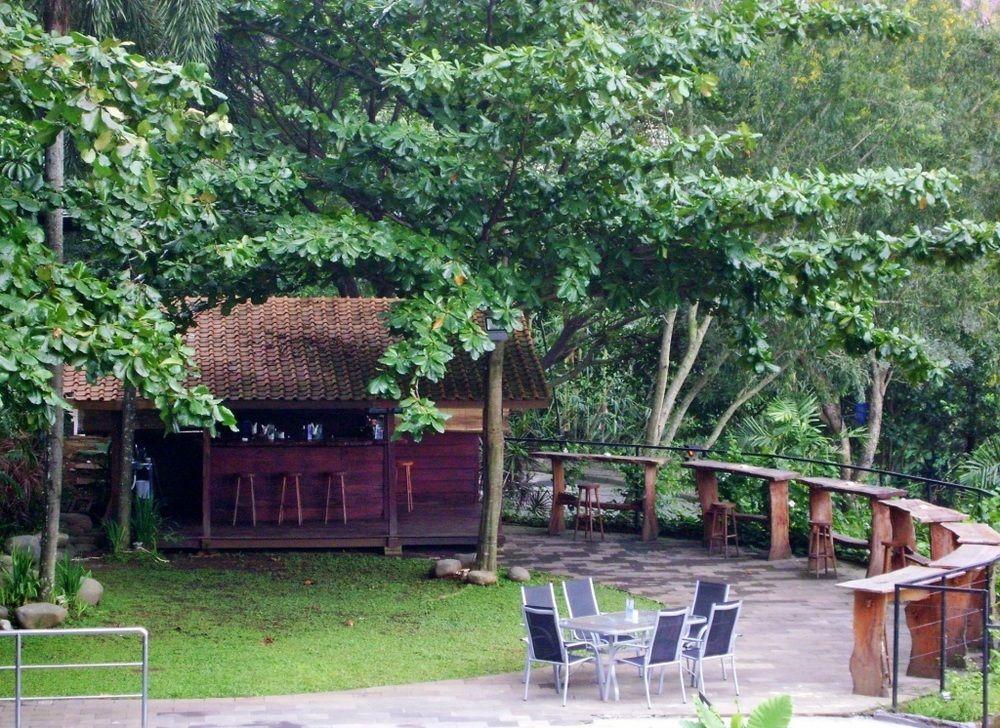 Oak Tree Emerald Hotel & Coventions Semarang Buitenkant foto
