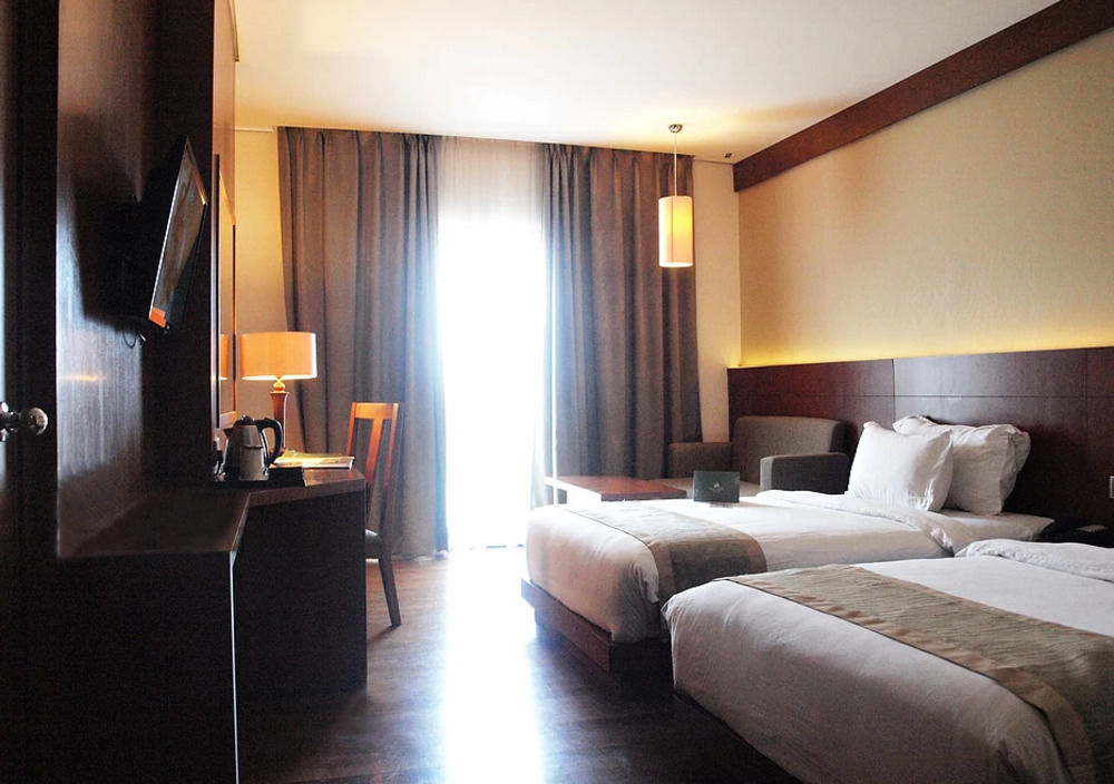Oak Tree Emerald Hotel & Coventions Semarang Buitenkant foto