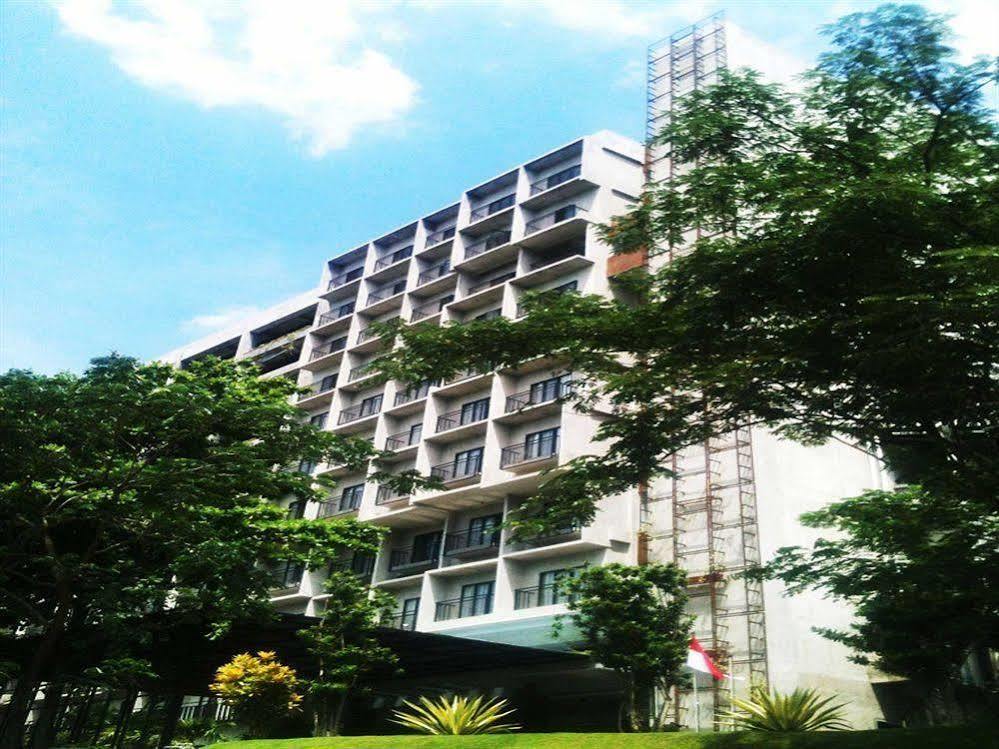 Oak Tree Emerald Hotel & Coventions Semarang Buitenkant foto
