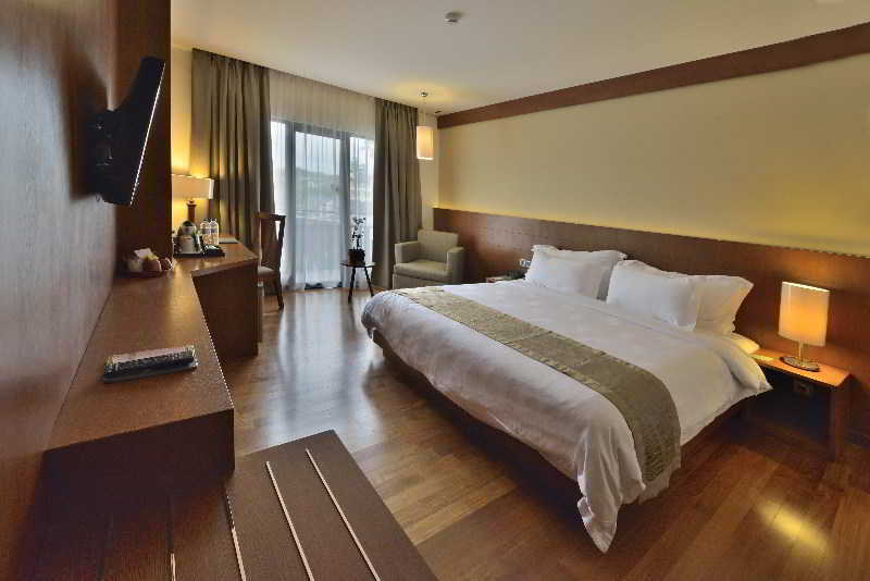 Oak Tree Emerald Hotel & Coventions Semarang Buitenkant foto