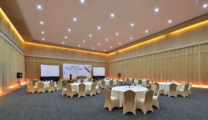 Oak Tree Emerald Hotel & Coventions Semarang Buitenkant foto