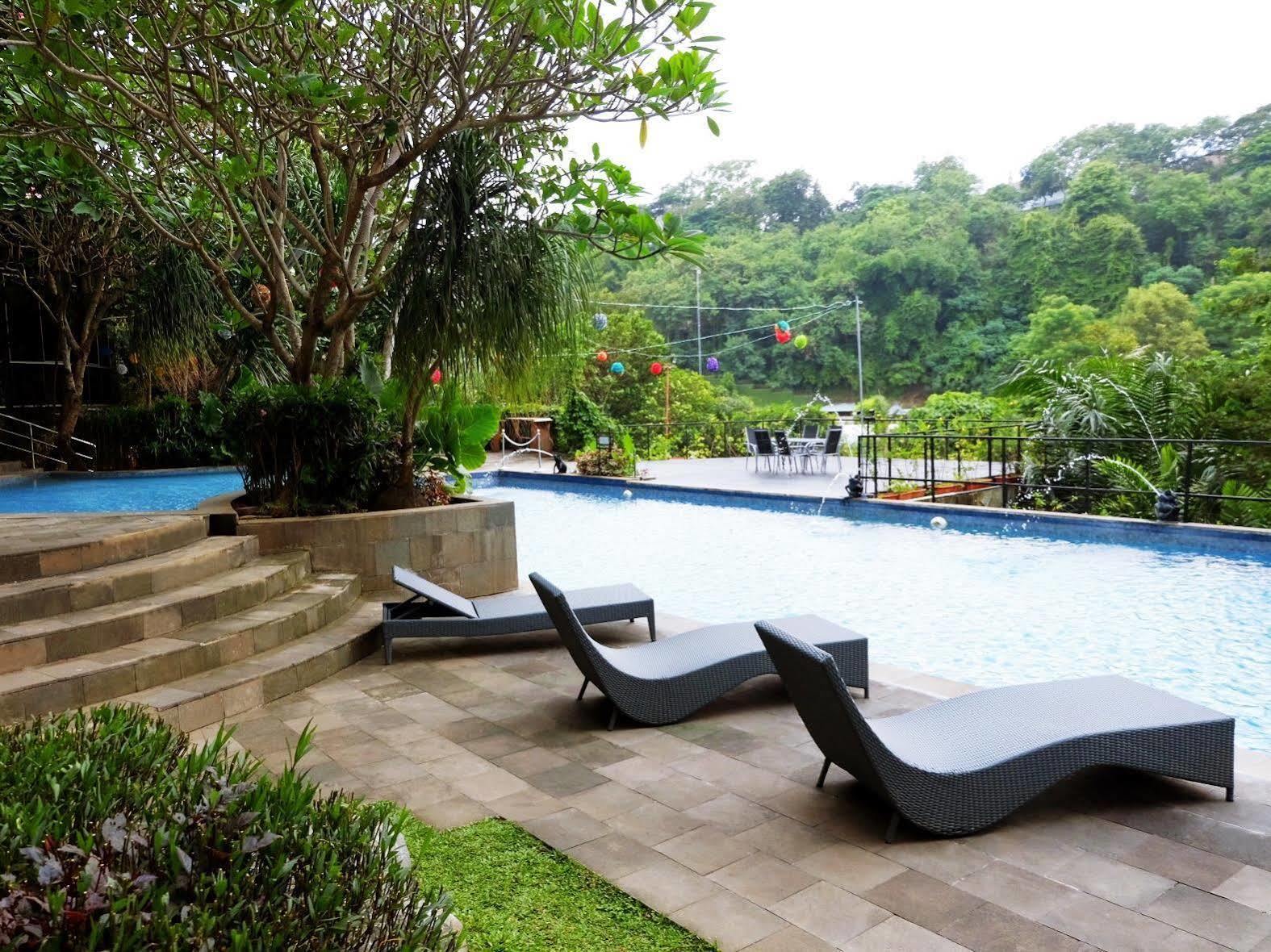 Oak Tree Emerald Hotel & Coventions Semarang Buitenkant foto