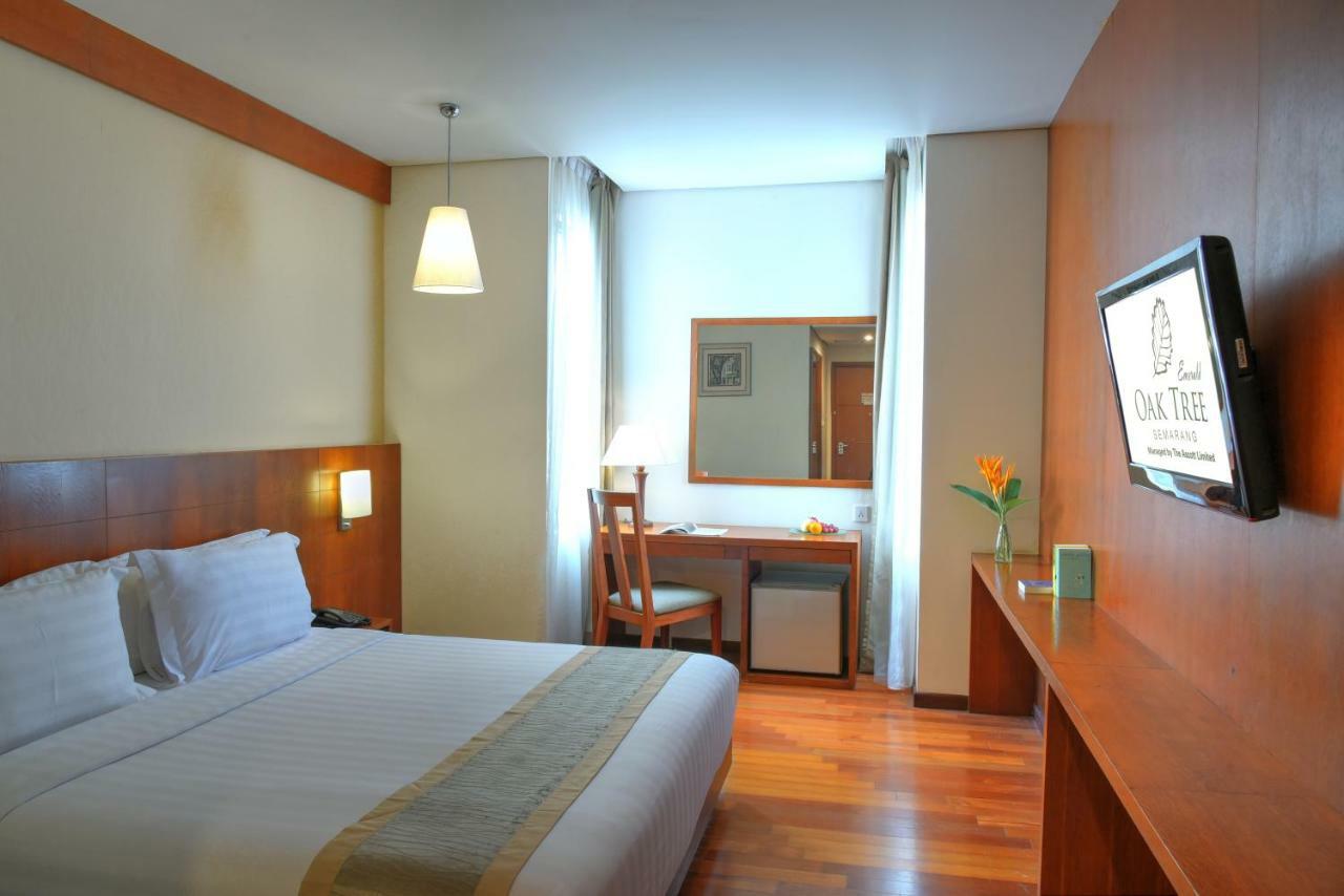 Oak Tree Emerald Hotel & Coventions Semarang Buitenkant foto