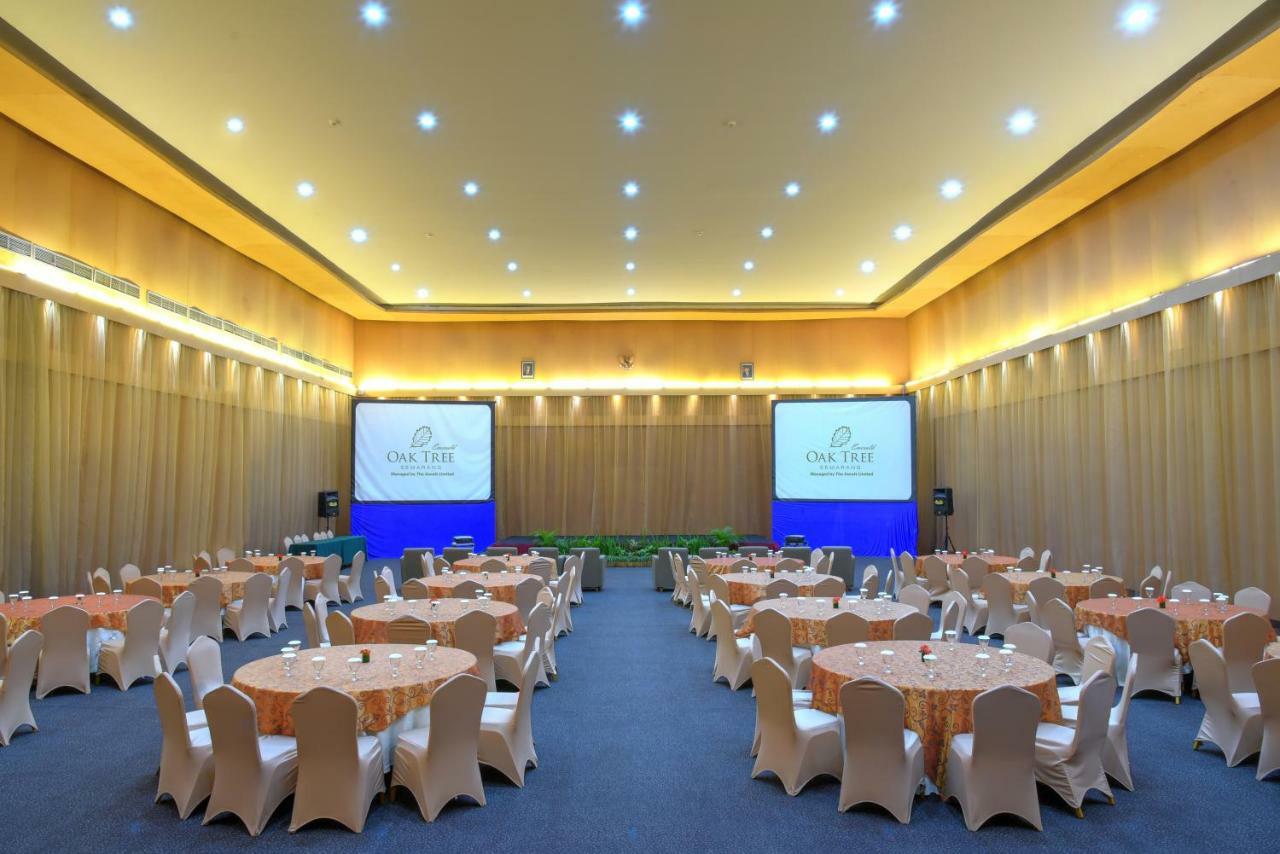Oak Tree Emerald Hotel & Coventions Semarang Buitenkant foto