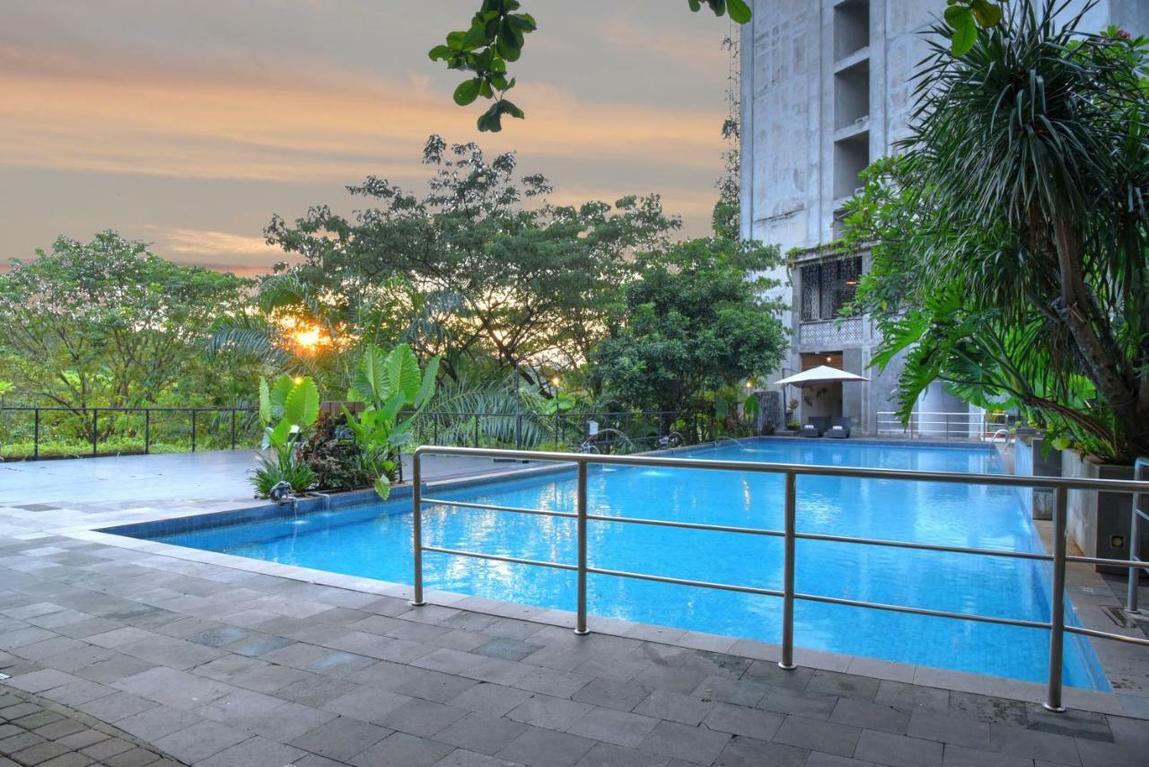 Oak Tree Emerald Hotel & Coventions Semarang Buitenkant foto
