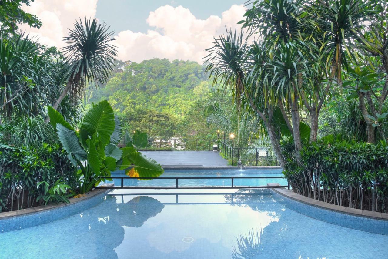 Oak Tree Emerald Hotel & Coventions Semarang Buitenkant foto