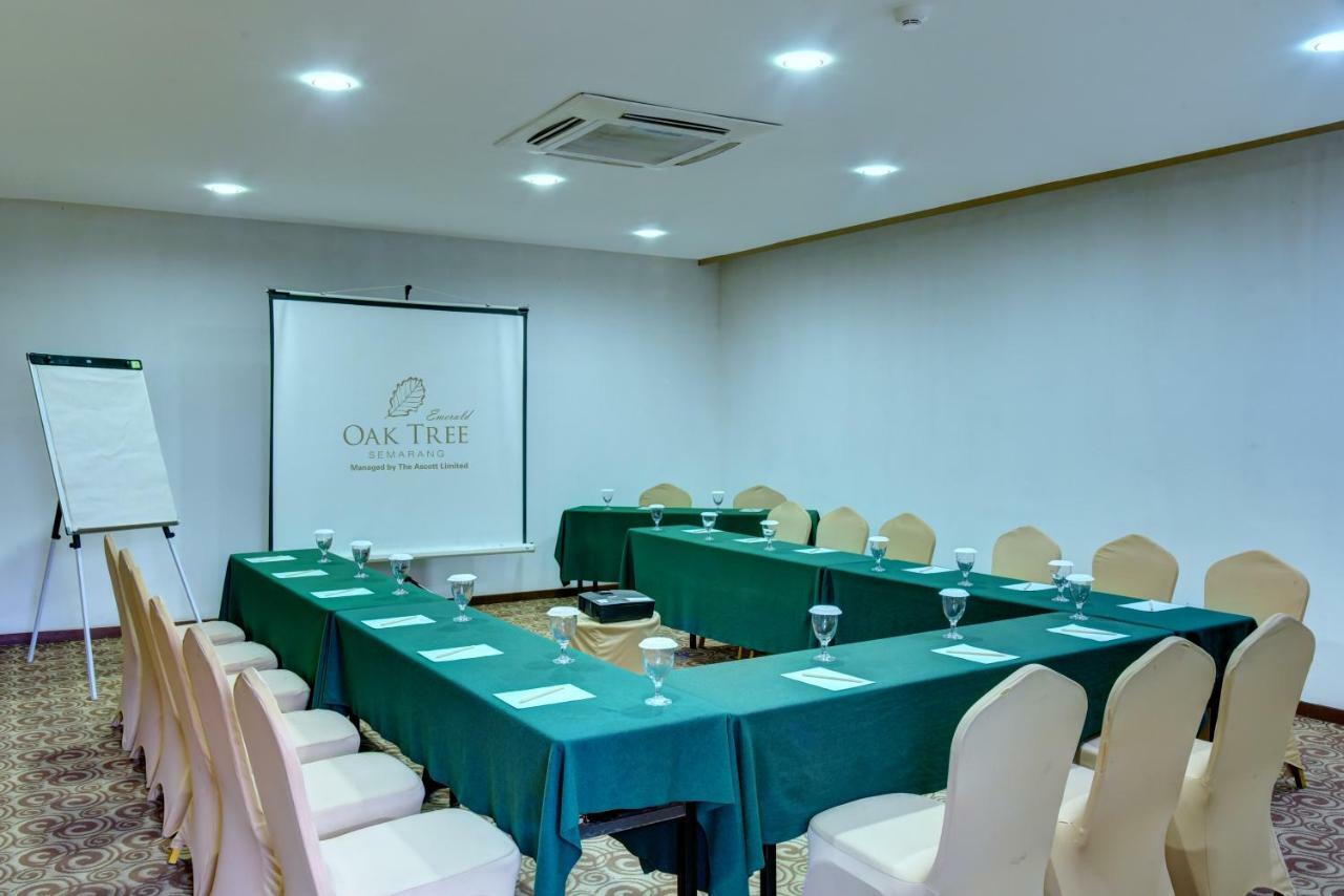 Oak Tree Emerald Hotel & Coventions Semarang Buitenkant foto